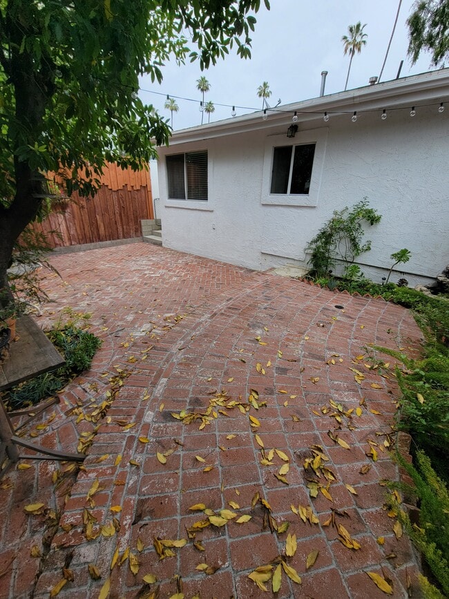 Building Photo - 5011 Lockhaven Ave