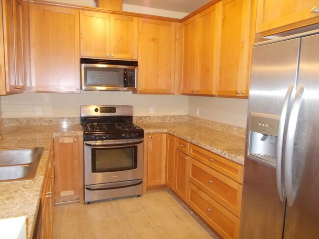 Building Photo - Great 2 BR Condo in the Heart of Newcastle!!