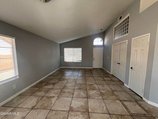 Building Photo - 39821 Milan Dr