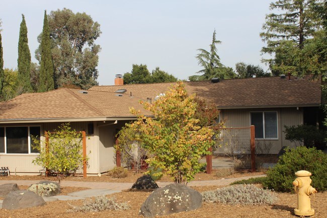 Building Photo - 822 Mesa Ct
