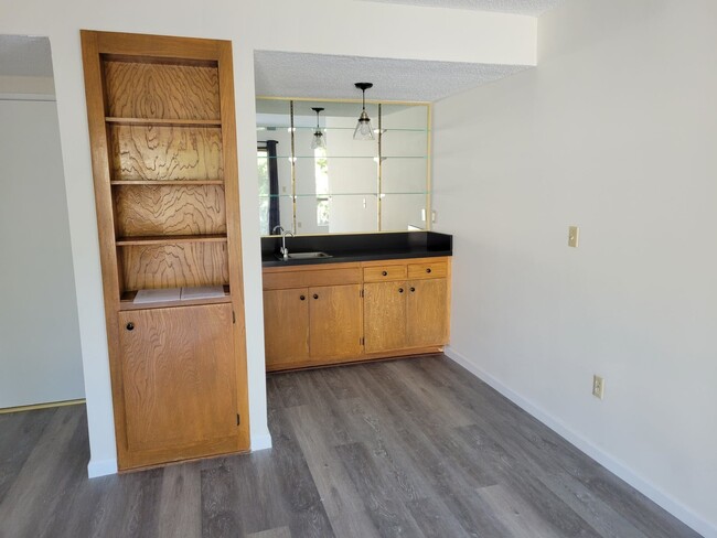 Building Photo - 405 S Los Robles Ave