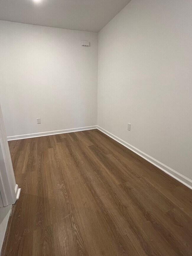 Foto del edificio - 4213 W Girard Ave