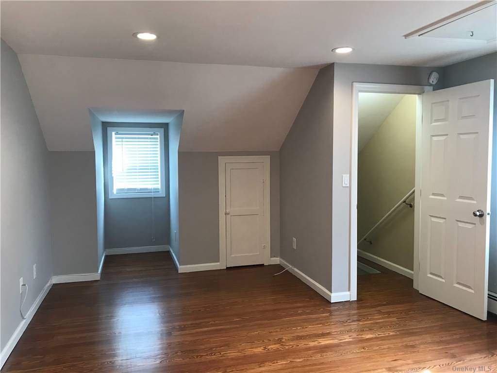 Primary Photo - 6 Manor Pl