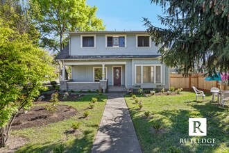 Building Photo - 1122 E Main St