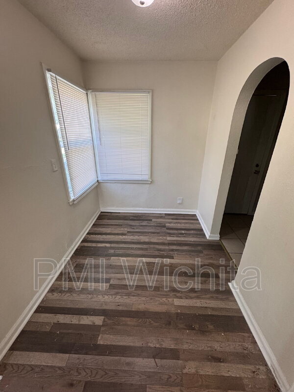 Building Photo - 632 S Hydraulic Ave