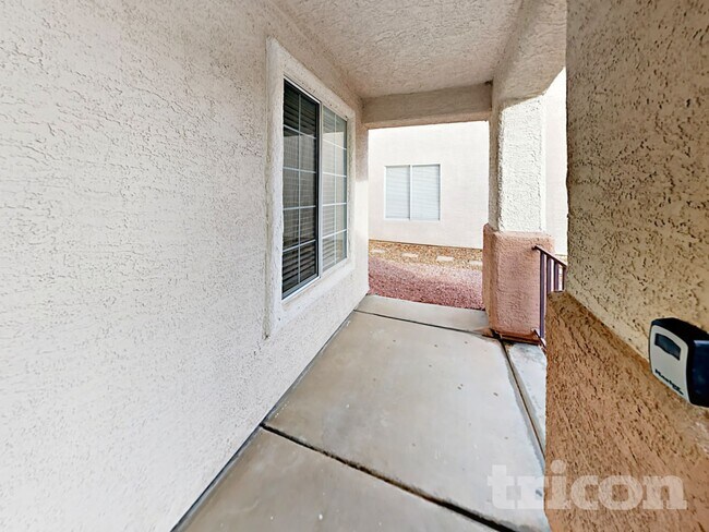 Foto del edificio - 684 Rising Brook Dr