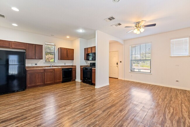 Building Photo - Beautiful 2 bedroom, 1 bathroom home in Hornsby Bend!!!