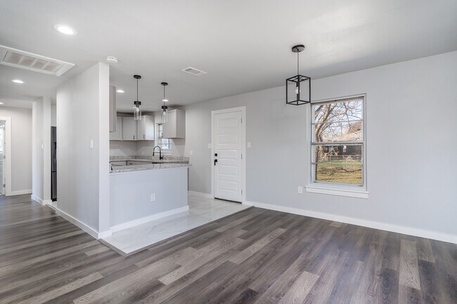 Building Photo - 2233 San Pablo Dr