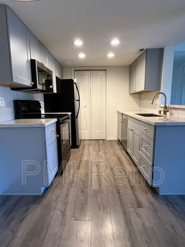 Building Photo - 530 E Patriot Blvd