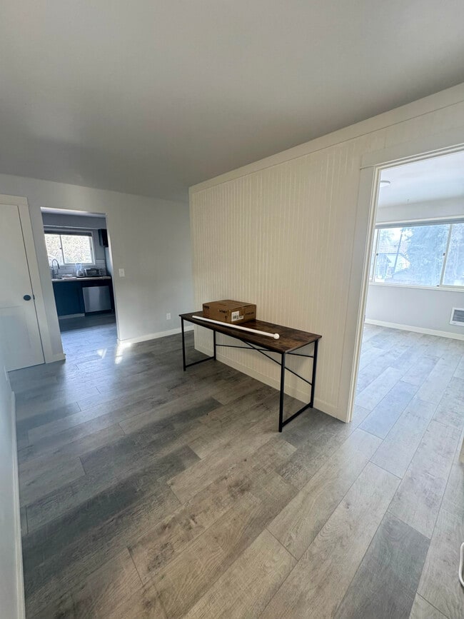 Building Photo - 718 N 10th St