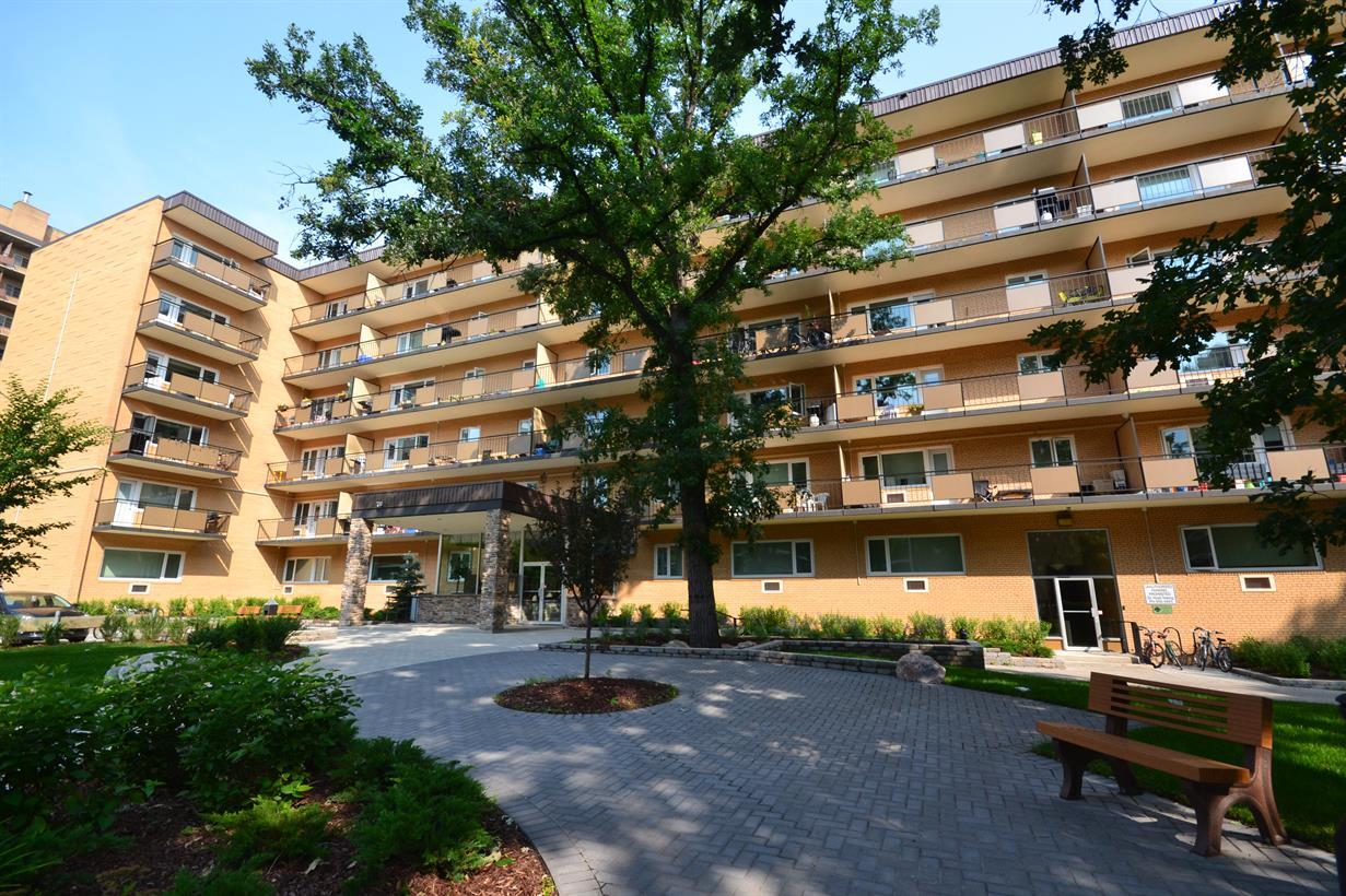 Primary Photo - Wilmot Park Plaza