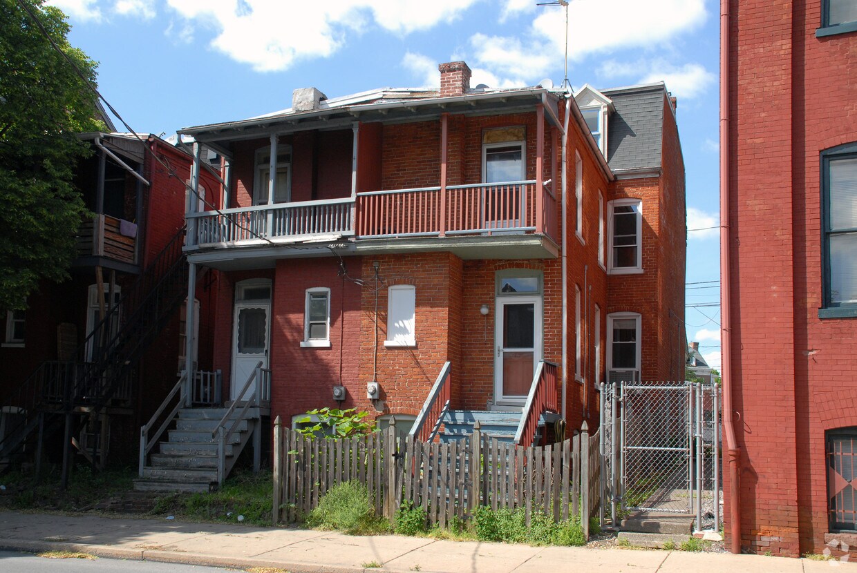 Primary Photo - 635 Columbia Ave