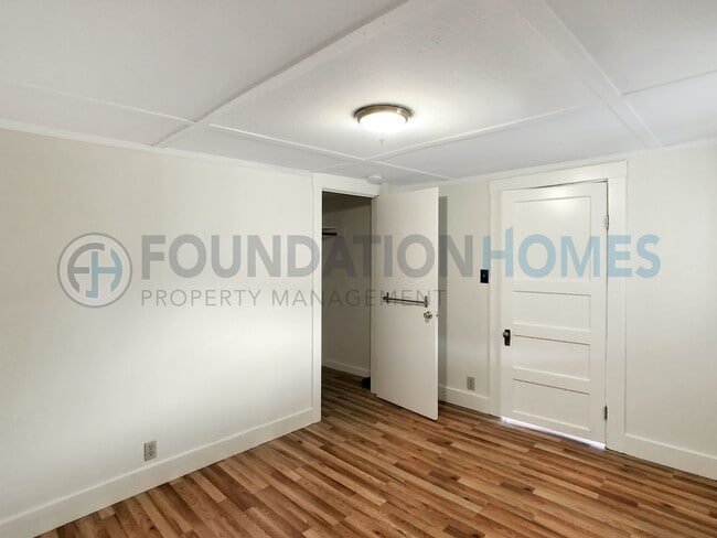 Building Photo - VIDEO Modern Home with Bay Views- Close to Town- FOUNDATION