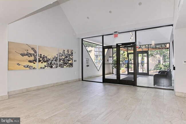 Foto del edificio - 1301 N Courthouse Rd