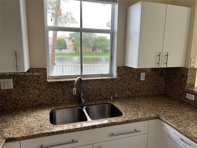 Foto del edificio - 10935 NW 79th St