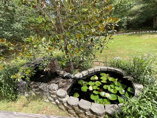 Building Photo - ****Rent Special***** 50% off the first re...