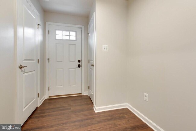 Building Photo - 2805 Fredericksburg Rd