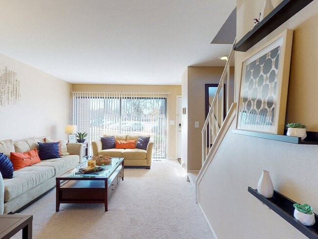 Spacious Living Room - Fairlane East