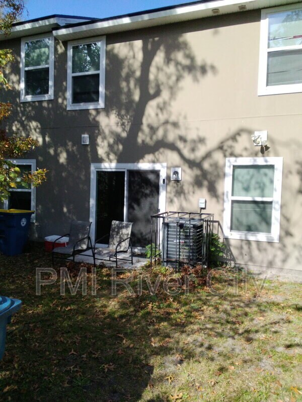 Foto del edificio - 7608 Rain Forest Dr N