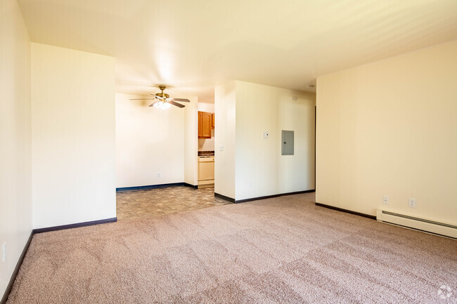 1BR, 1BA - 700SF - Canterbury Court