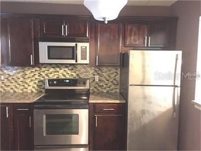 Building Photo - 2828 Somerset Park Dr