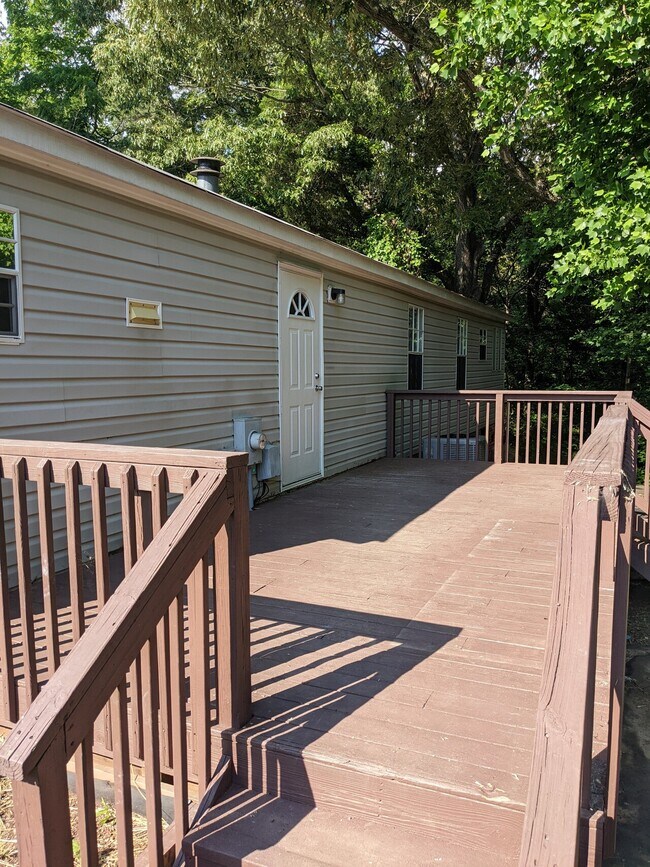Building Photo - Amity Hill 4