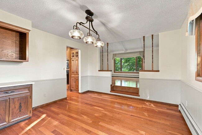 Building Photo - 939 W Lindbergh St