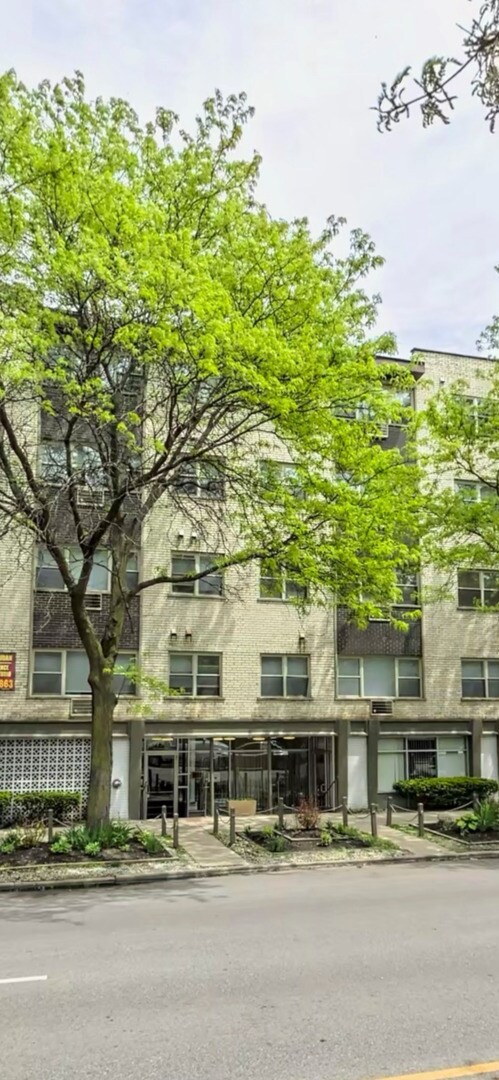 Building Photo - 6919 N Sheridan Rd