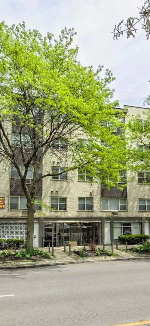 Building Photo - 6919 N Sheridan Rd