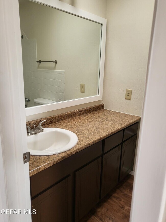 Foto del edificio - 3453 Hollyglen St
