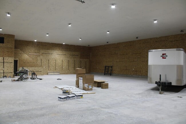 Foto del edificio - 61 W 465 N