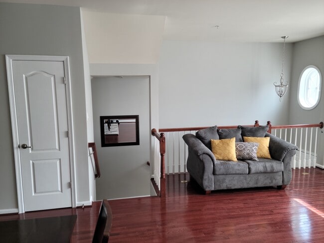 Foto del edificio - 7152 Hummingbird Dr