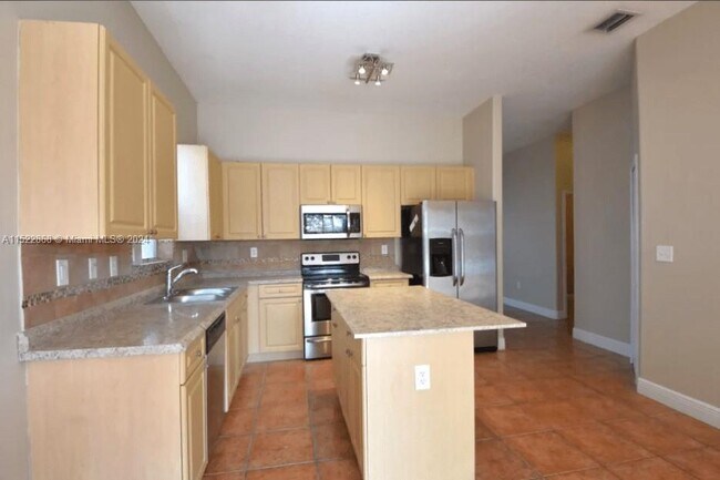 Building Photo - 2731 SW 149th Pl