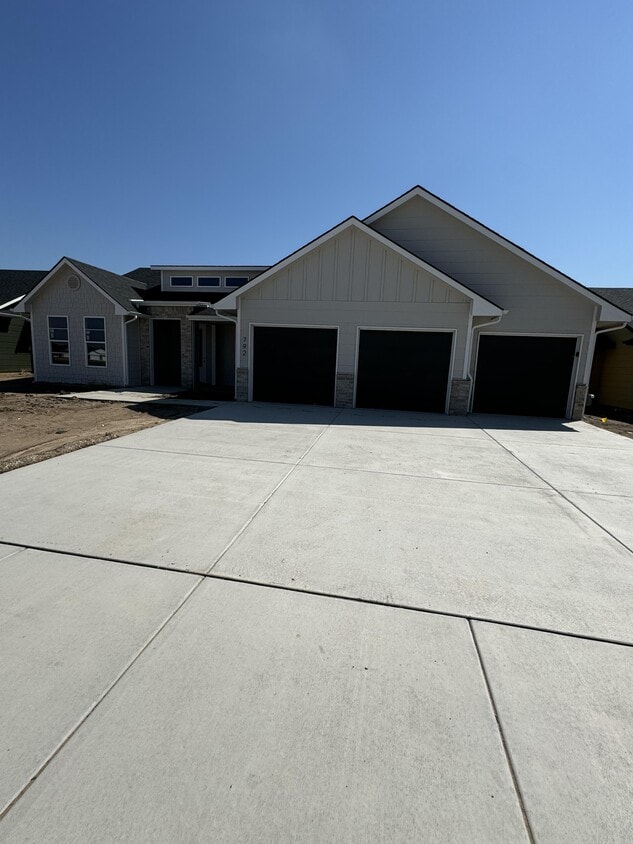 Foto principal - 792 Trails End Ct