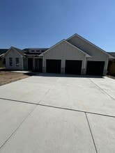 Building Photo - 792 Trails End Ct