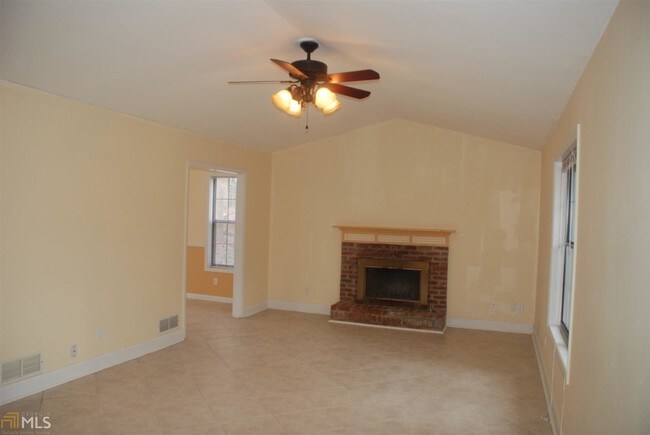 Building Photo - 160 Wills Ln