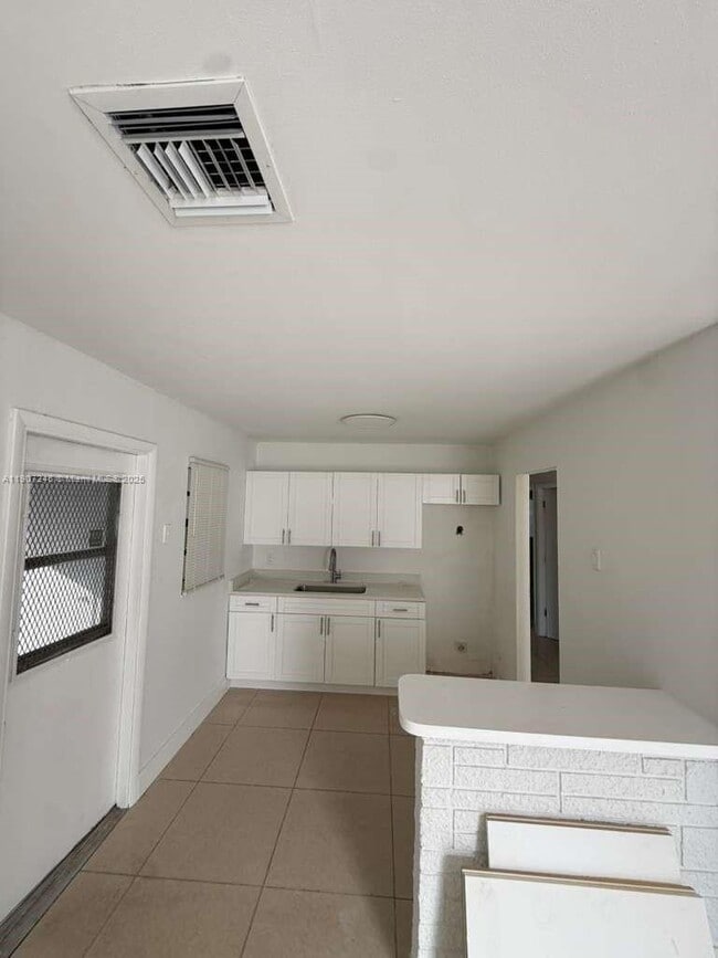 Building Photo - 633 NW 20th St