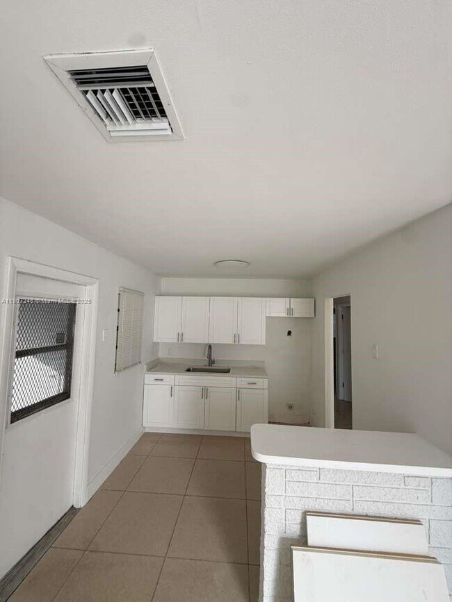 Foto del edificio - 633 NW 20th St