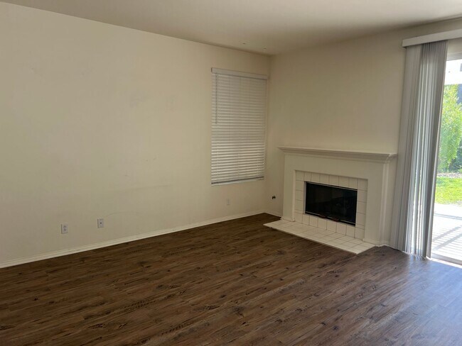 Foto del edificio - 4+3 bedroom Camarillo Home!