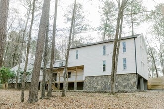 Building Photo - 1 Woodbridge Way