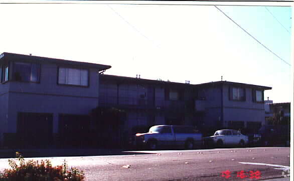 Building Photo - 855 N Delaware St