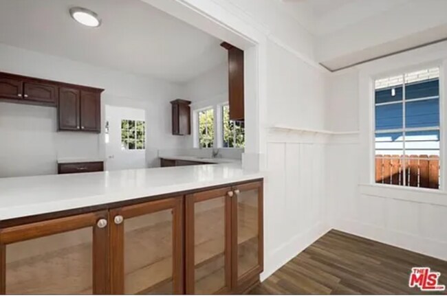 Foto del edificio - 225 W 56th St