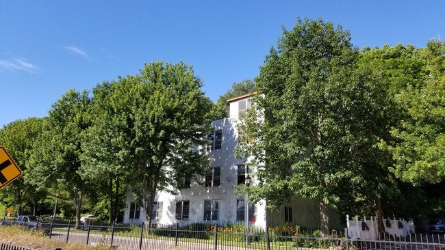 An 1870's RailroadWarehouseConvertedToCondos - 216 Lake St Apartment