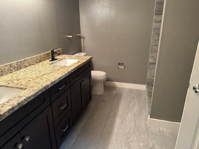 Foto del edificio - 8841 N 8th St