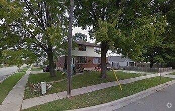 Building Photo - 702 Confederation St