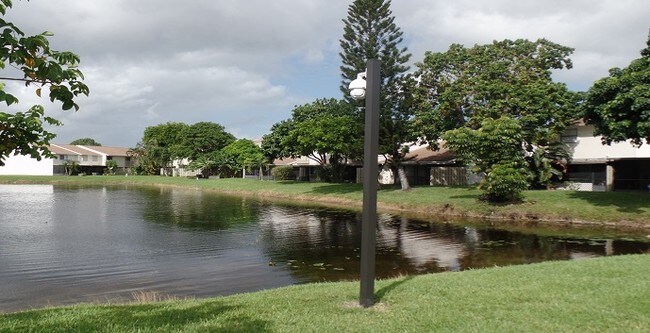 Building Photo - 1000 Riverside Dr