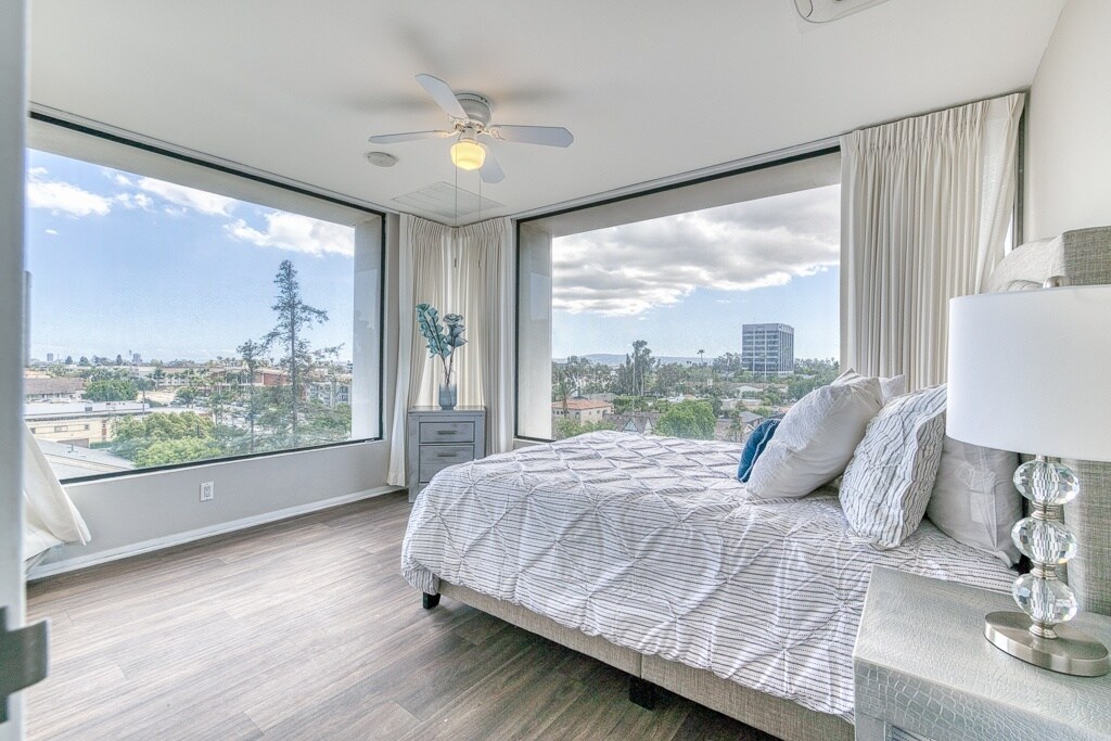 Foto principal - Bay Towers at Bixby Knolls - 55+ Active Ad...