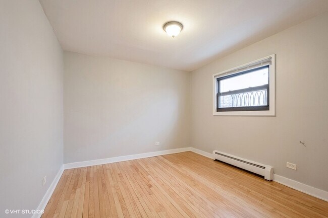 Building Photo - 1-bed - Heat and Gas Included - Laundry on...