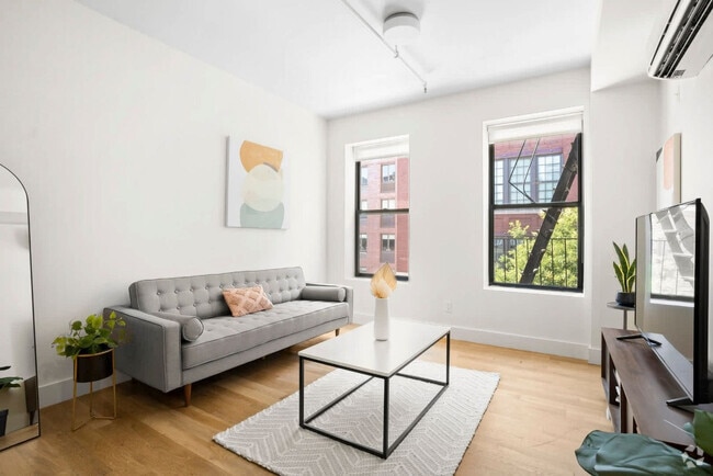 Building Photo - 517 W 45th St