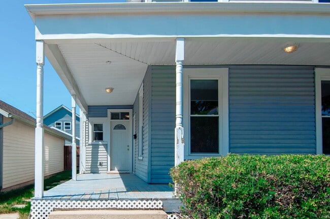 Building Photo - 612 Lavina St
